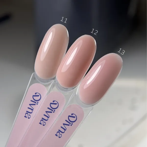 Odcien-12-DIVNA-Frame-Gel--idealne-krycie-nude-na-tipsach.webp