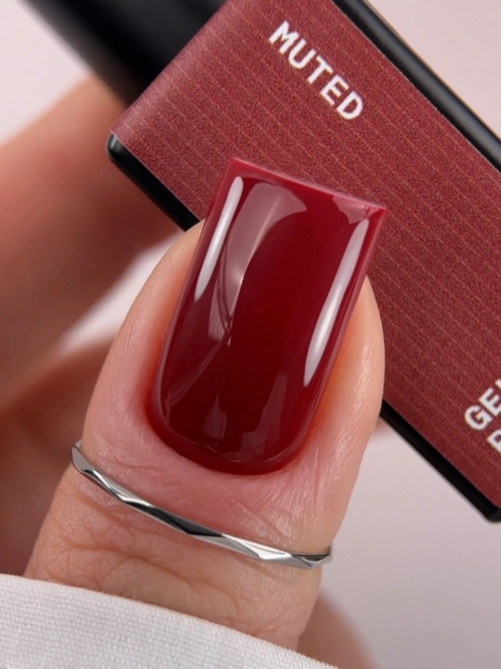 BIBLIOTEKA-Gel-Polish-61-Muted-10-ml-lakier-hybrydowy-glebokie-bordo_[2823]_1200.jpg