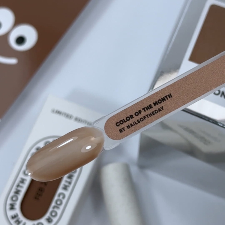 NAILSOFTHEDAY-Color-of-the-month-February-2025-Mocha-Mousse-Vitrage-polprzezroczysty-brazowy-lakier-hybrydowy-10-ml_[4172]_1200.jpg