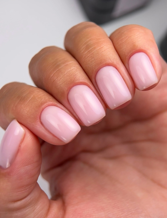 Builder gel - 04 Petal (на нігтях).jpg