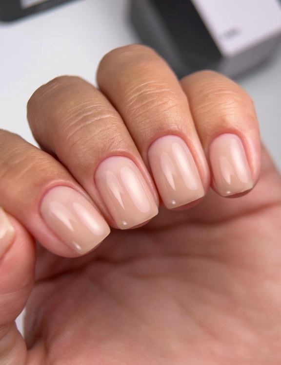 Builder gel - 08  Taupe (на нігтях).jpg